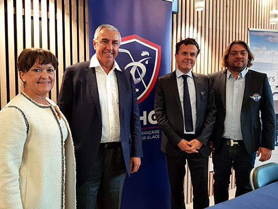 De gauche à droite: Roselyne Bienvenu, adjointe au maire déléguée aux Sports et à l'Egalité hommes-femmes; Luc Tardif, président de la FFHG; le maire d'Angers Christophe Béchu; Michaël Juret, président des Ducs d'Angers.