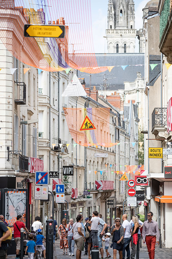 Rue d&eacute;cor&eacute;e fa&ccedil;on &quot;chantier&quot; pour les Accroche-coeurs.