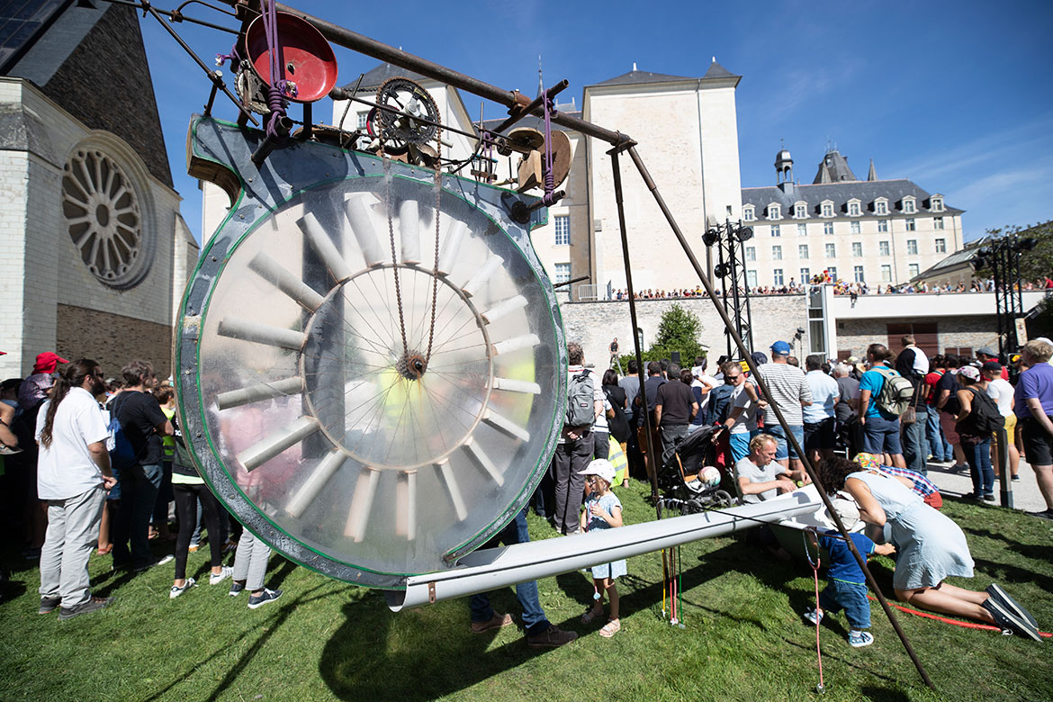 Les &quot;Cyclophones&quot;, dans le jardin du mus&eacute;e des beaux-arts.