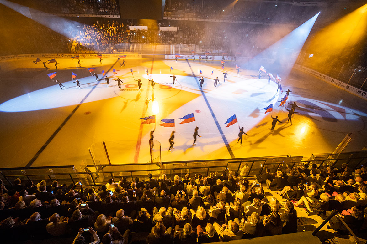 Pour lancer les festivit&eacute;s, des d&eacute;monstrations &eacute;taient propos&eacute;es par les clubs locaux de danse sur glace, patinage artistique et hockey amateur. 