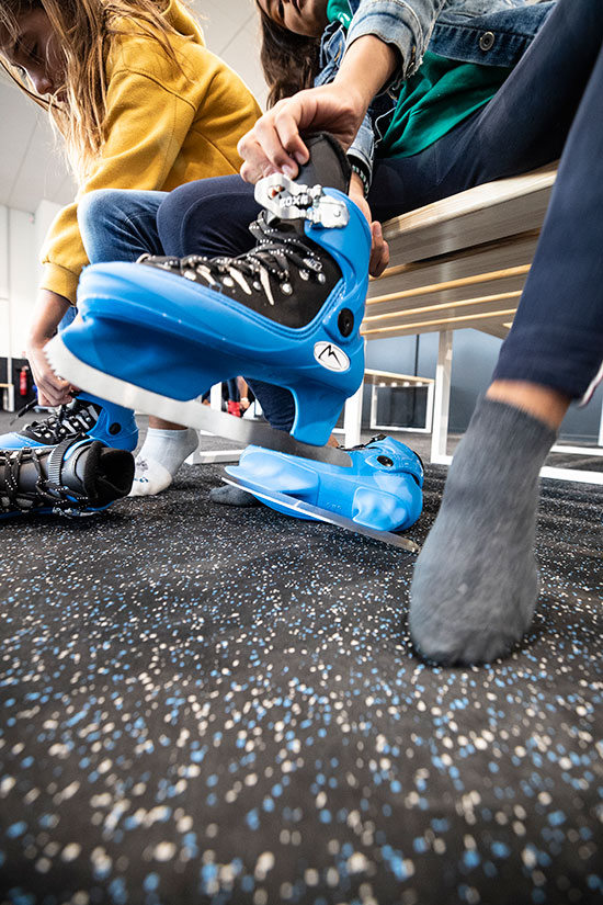 Suite au spectacle inaugural, il &eacute;tait temps pour les Angevins de chausser les patins.