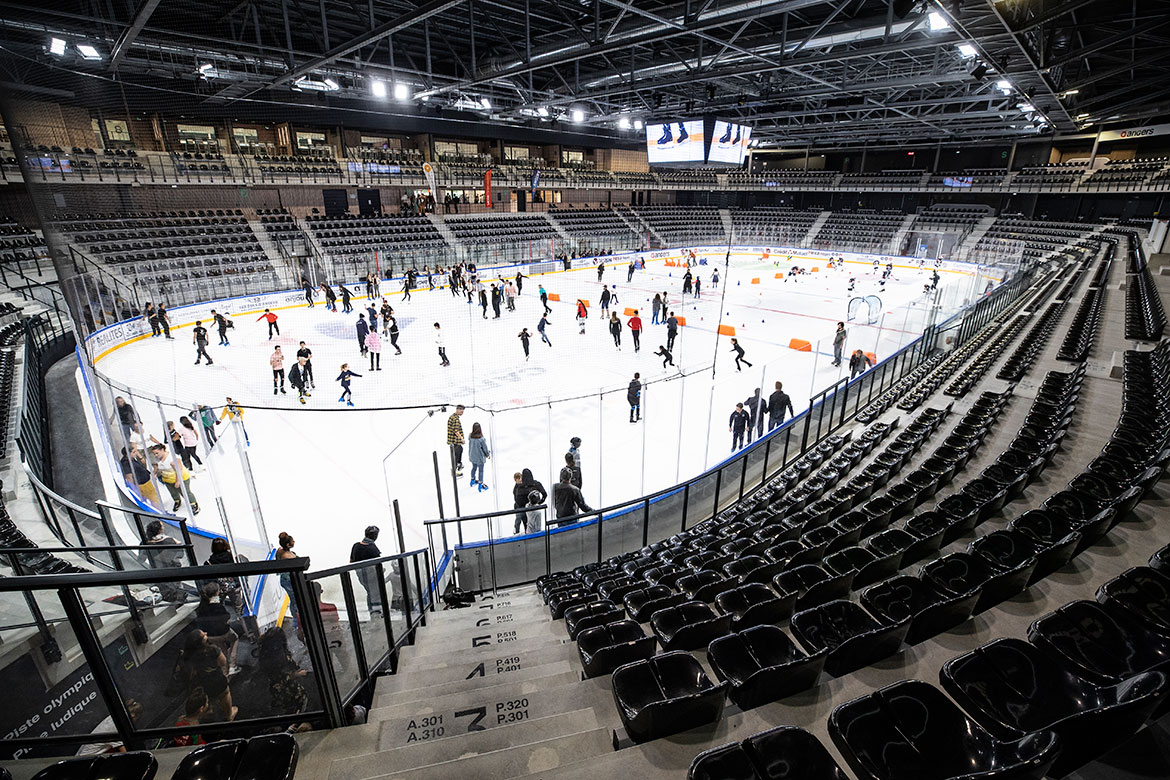 La piste olympique était ouverte aux patineurs.