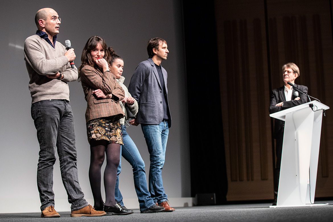 L&#039;&eacute;quipe de &quot;La Fille au bracelet&quot;, pr&eacute;sent&eacute; en avant-premi&egrave;re &agrave; l&#039;issue de la c&eacute;r&eacute;monie d&#039;ouverture: Jean des For&ecirc;ts (producteur), Ana&iuml;s Demoustier et Melissa Guers (actrices), St&eacute;phane Demoustier (r&eacute;alisateur).