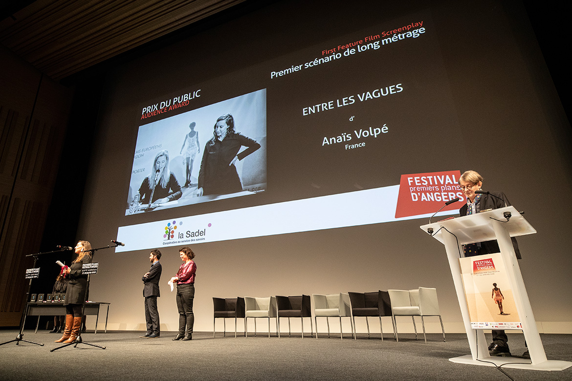 Prix du public - Premier sc&eacute;nario de long-m&eacute;trage: &quot;Entre les vagues&quot;, d&#039;Ana&iuml;s Volp&eacute;.