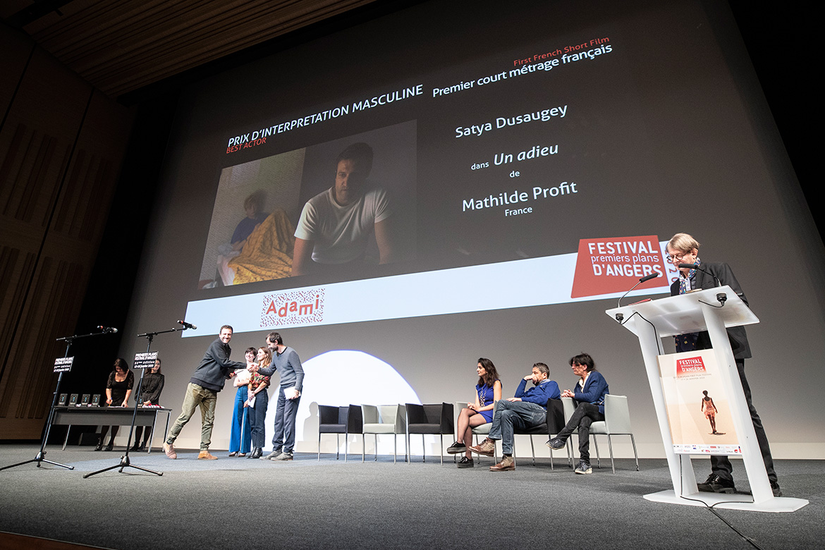 Prix d&#039;interpr&eacute;tation masculine - Premier court-m&eacute;trage fran&ccedil;ais: Satya Dusaugey dans &quot;Un adieu&quot;, de Mathilde Profit.