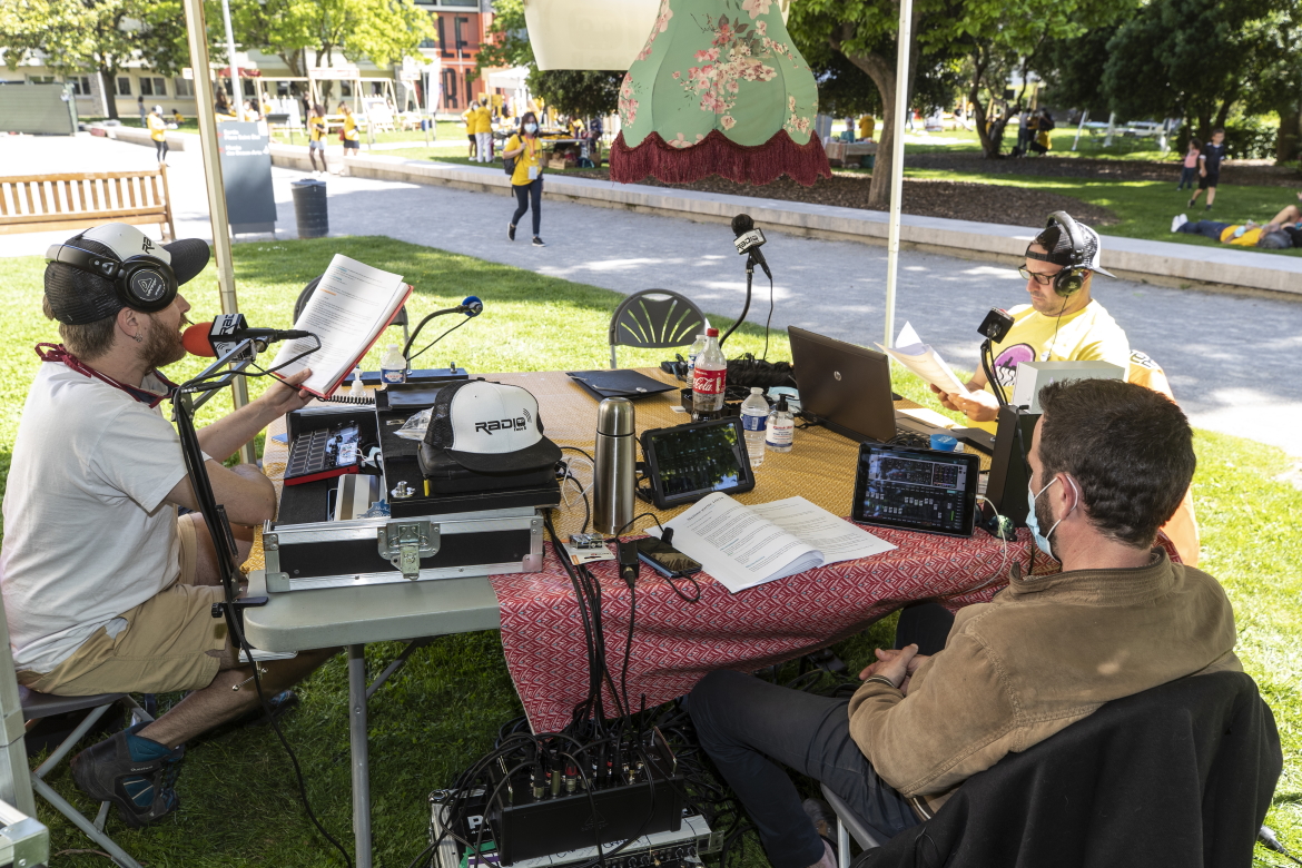 Photo du plateau de Radio Campus, pilot&eacute; par la compagnie Ram-Dam.