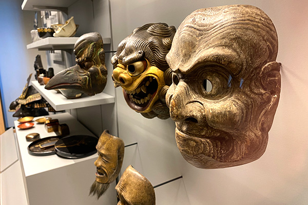 Photos de masques japonais de théâtre nô
