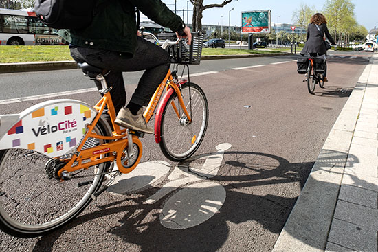 Photo d&#039;illustration de v&eacute;lo en ville &agrave; Angers.