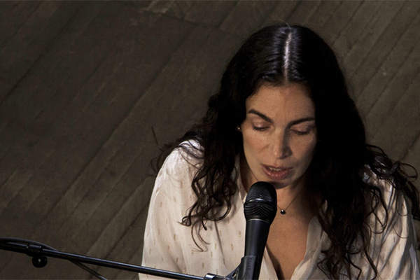 "Angers pousse le son": diffusion du concert de Yael Naim