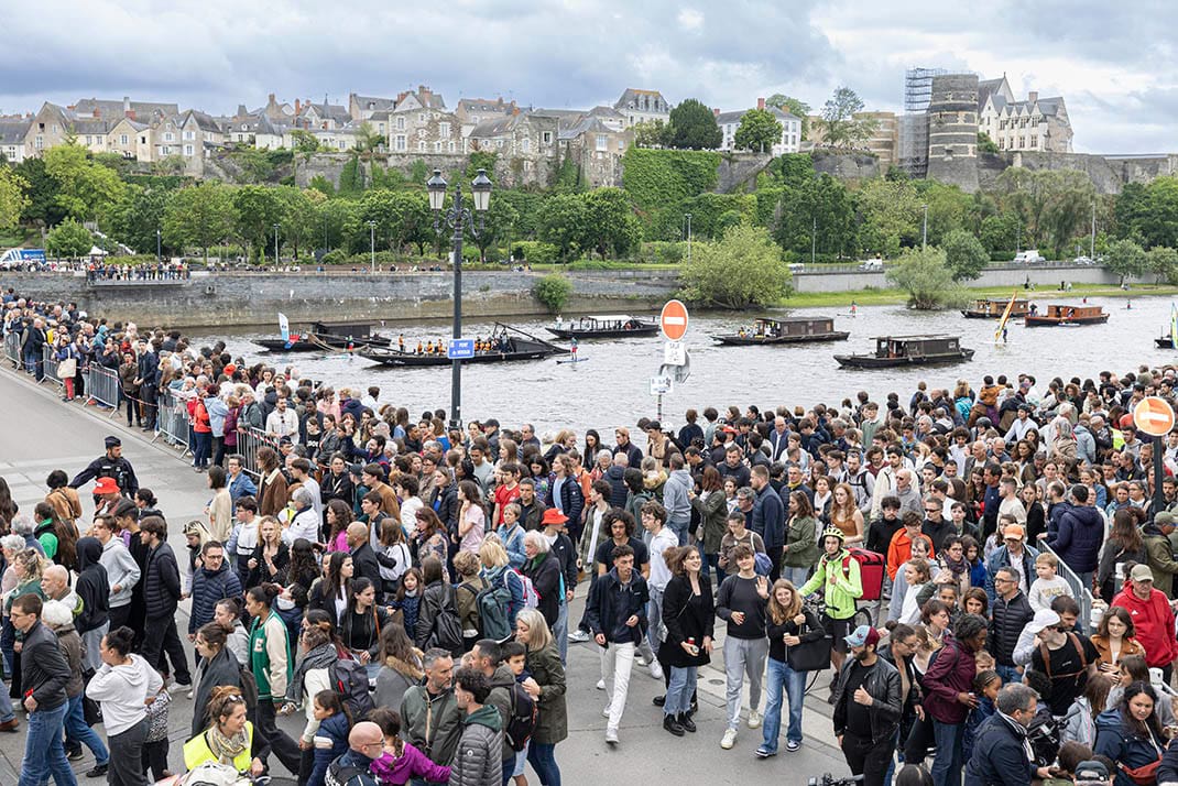 Photo du relais de la Flamme olympique à Angers.