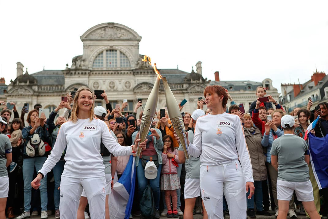 Photo du relais de la Flamme olympique à Angers.