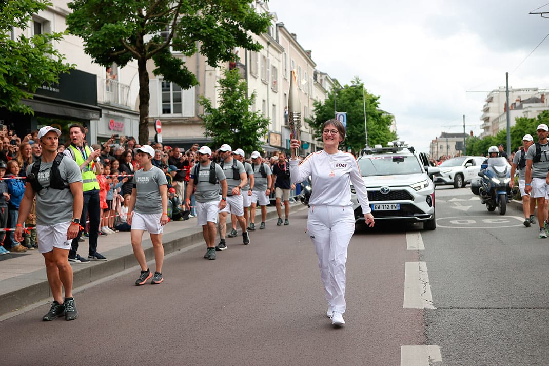 Photo du relais de la Flamme olympique à Angers.