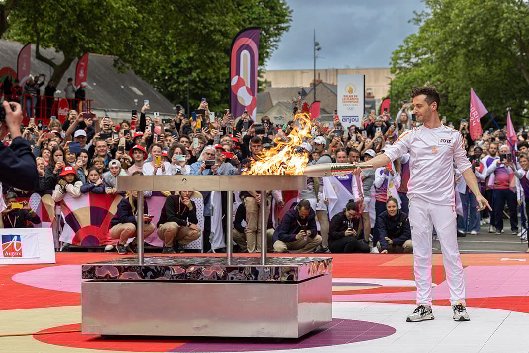 Photo du relais de la Flamme olympique à Angers.