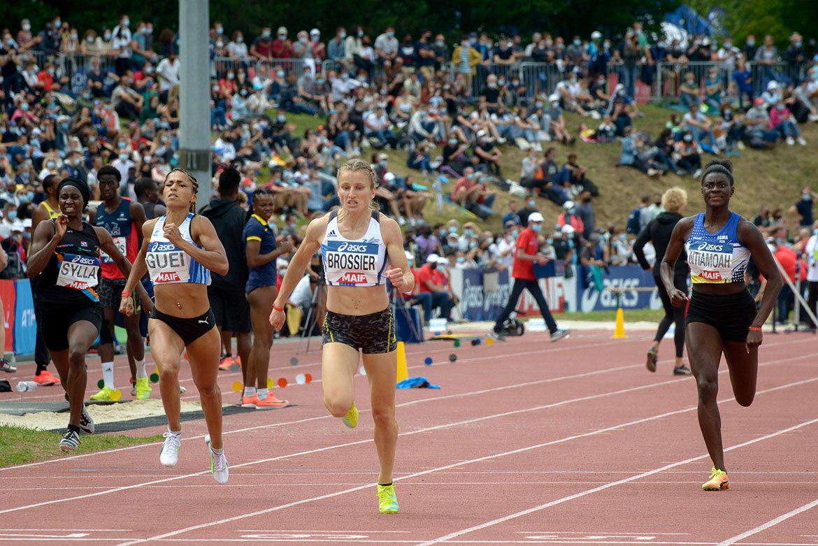 Photo de la victoire d'Amandine Brossier sur 400m