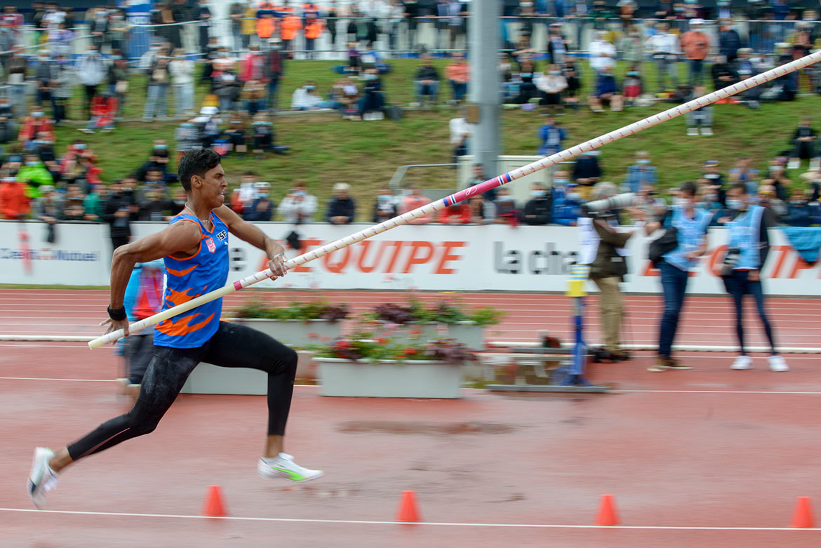 Baptiste Thiery au saut à la perche