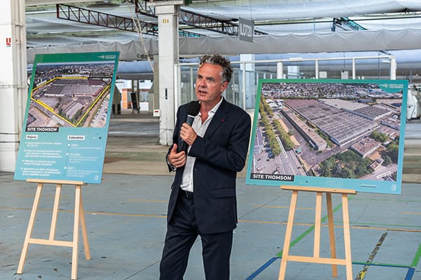photo du maire &agrave; l'usine thomson