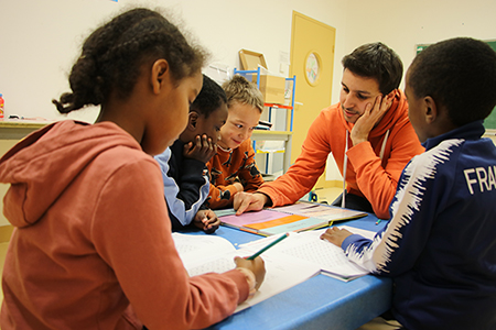 Les clubs coup de pouce &laquo;&nbsp;Langage&nbsp;&raquo;, &laquo;&nbsp;Lecture et &eacute;criture&nbsp;&raquo; ou &laquo;&nbsp;Livres&nbsp;&raquo; accompagnent les enfants de Grande section, CP et CE1 vers l&rsquo;apprentissage de la lecture. 