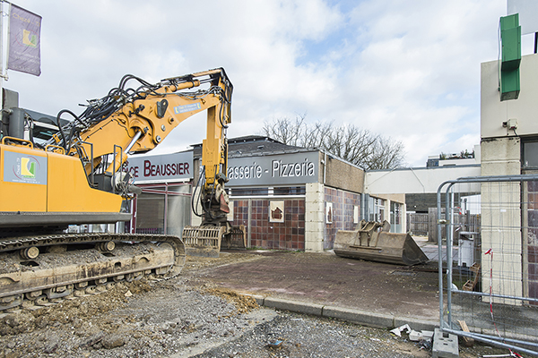Photo de démolition place Beaussier à Belle-Beille.