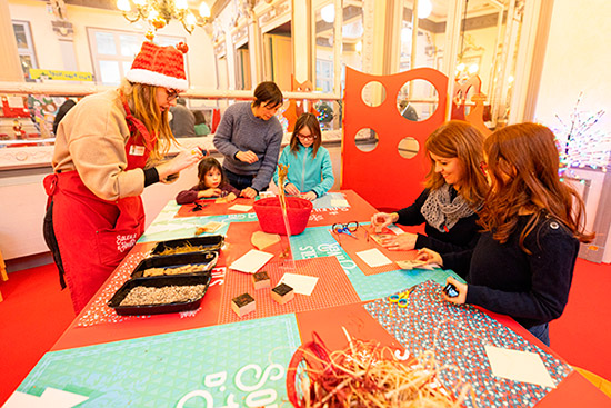 Atelier des lutins du Père Noël à Angers.