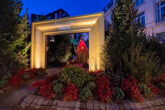 Le décor de Noël "Hansel et Gretel" à Angers