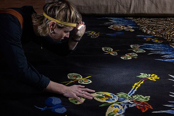 D&eacute;crochage du Chant du monde au mus&eacute;e Jean-Lur&ccedil;at &agrave; Angers.