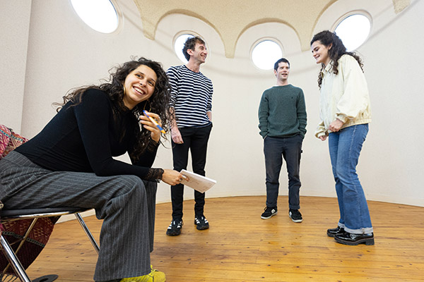 Les acteurs et actrices de la compagnie Figura Th&eacute;&acirc;tre.