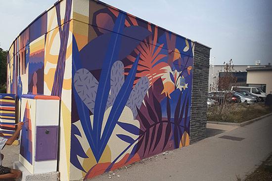 Photo de la fresque à l’angle du boulevard de la Marianne et de la route de la Pyramide, dans le quartier des Justices à Angers.