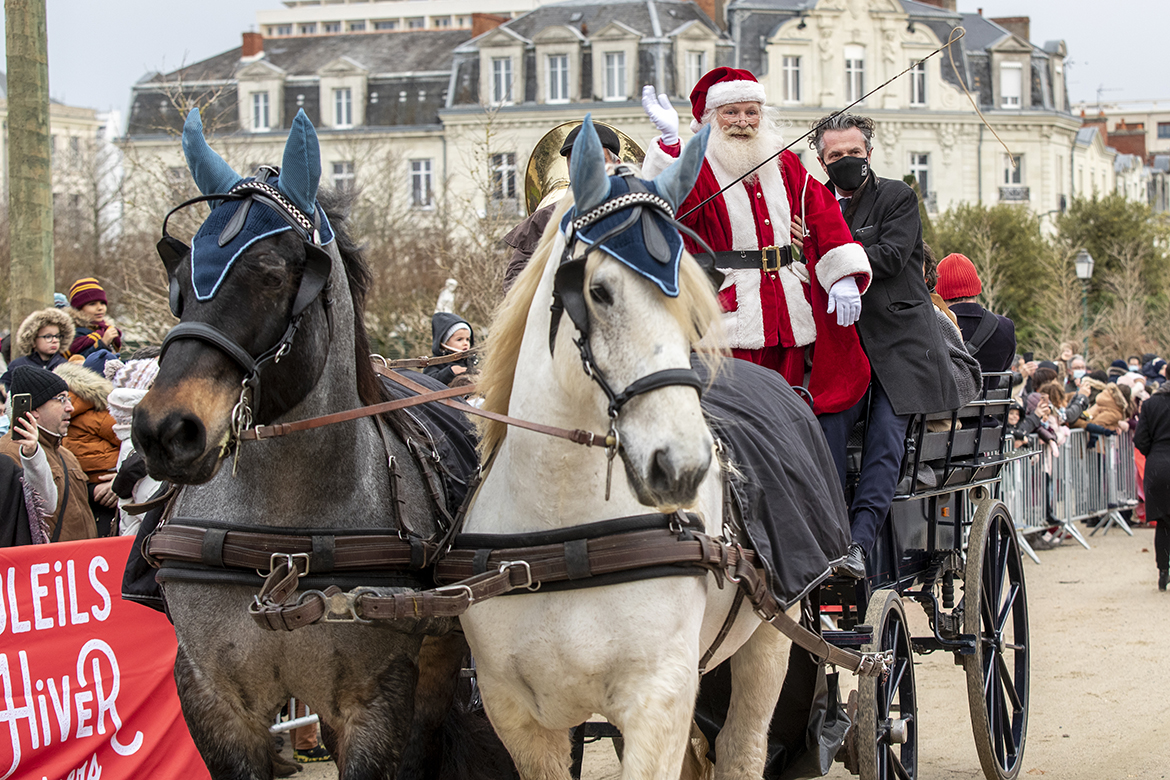 Photo de l&#039;arriv&eacute;e du P&egrave;re No&euml;l &agrave; Angers.