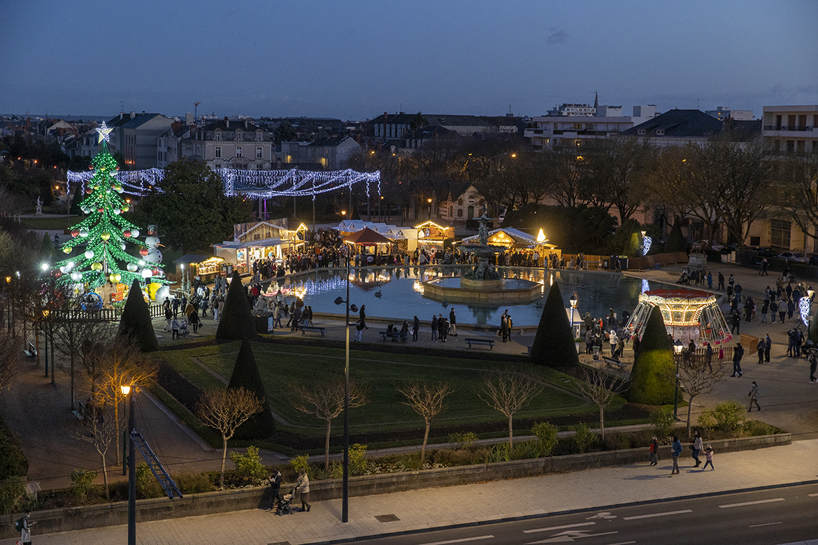 Photo du vilage de Santa Claus, au jardin du Mail à Angers.