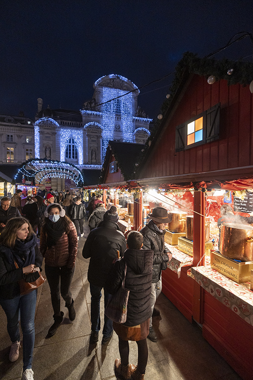 Photo des chalets du marché de Noël à Angers