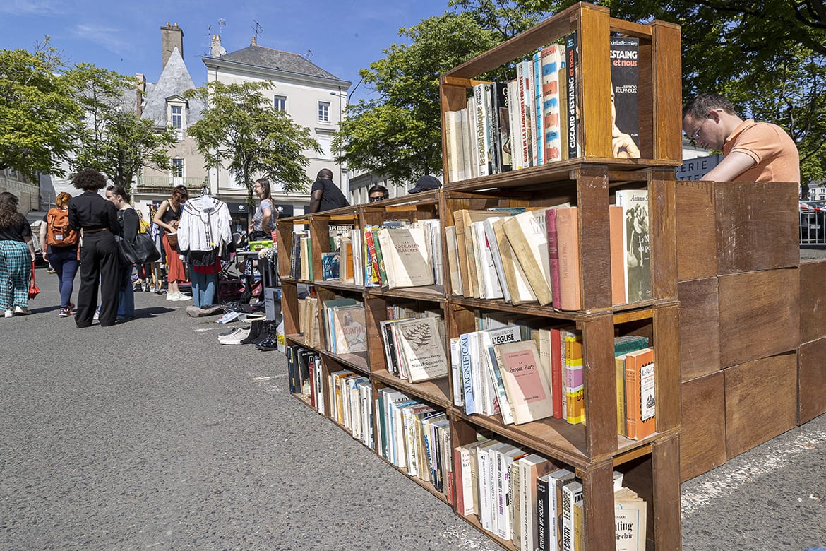 Photo du vide-appart solidaire des jeunes Angevins.