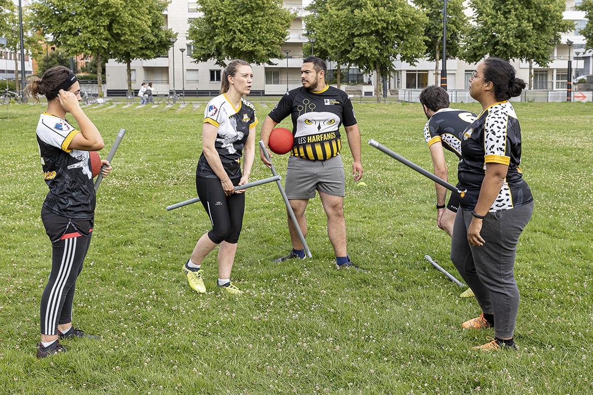 Photo des portes ouvertes du club de quidditch des Harfangs d'Angers.