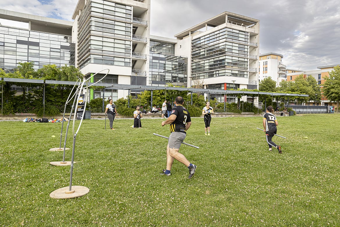 Photo des portes ouvertes du club de quidditch des Harfangs d&#039;Angers. 