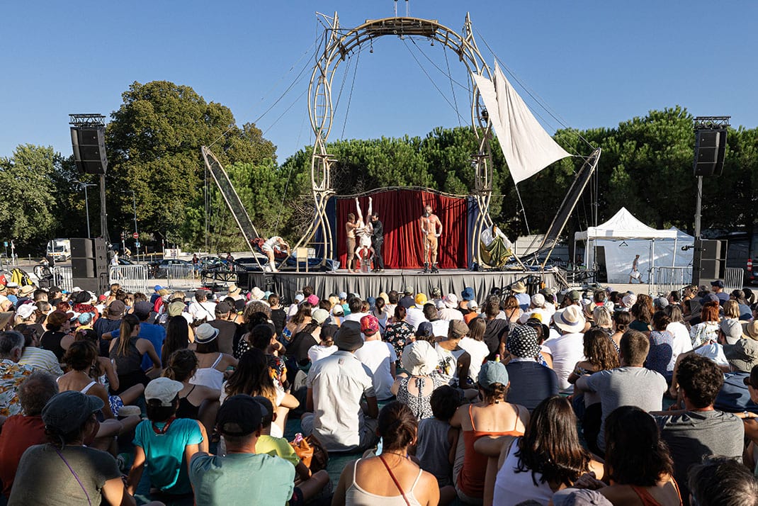 photo d&#039;une sc&egrave;ne de spectacle