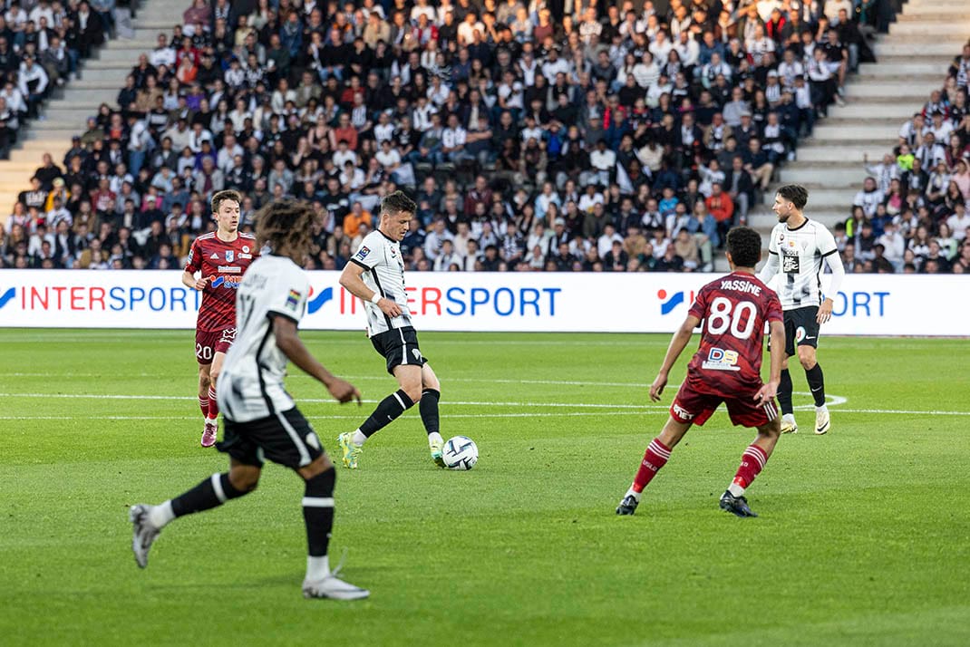 Photo de la montée du SCO d'Angers en Ligue 1, vendredi 17 mai 2024.