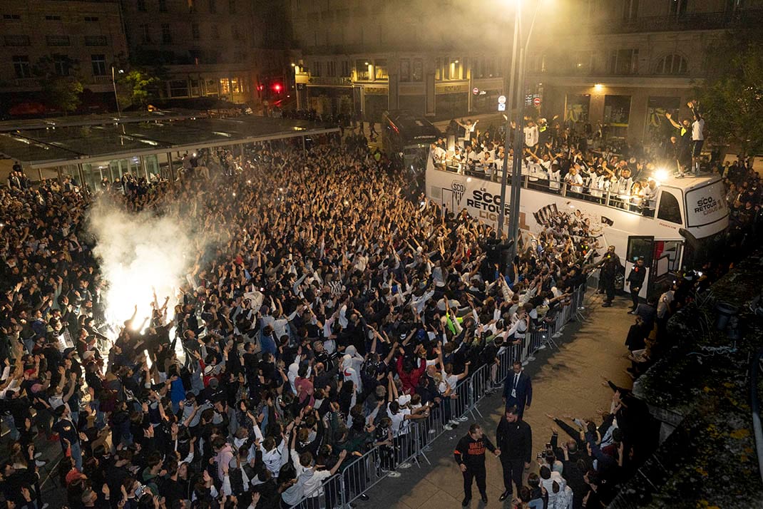 Photo de la montée du SCO d'Angers en Ligue 1, vendredi 17 mai 2024.