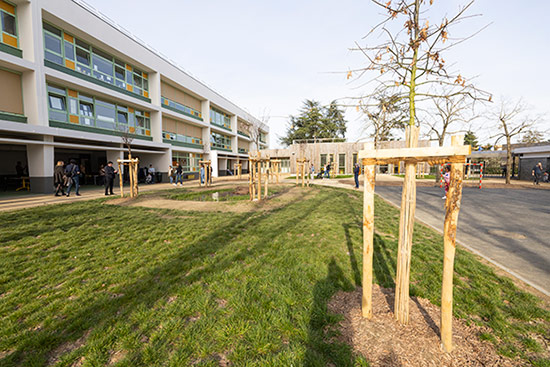Photo de la cour de l'école Gérard-Philipe.