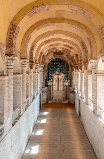 Nef de l&rsquo;abbatiale du Ronceray.