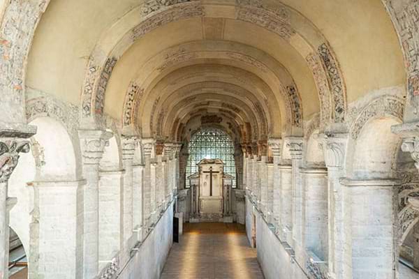 Photo de la nef de l'&eacute;glise abbatiale du Ronceray