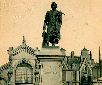 Photo de la statue de David d'Angers place Lorraine.