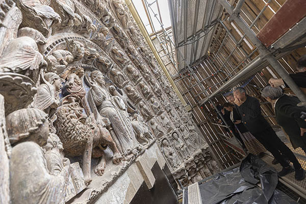 Photo des d&eacute;tails du portail de la cath&eacute;drale Saint-Maurice.