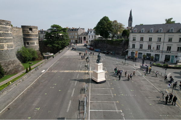 La future position de la statue du Roi-Ren&eacute; sur la place Kennedy