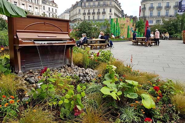 Photo du jardin install&eacute;e place du Ralliement pour l&#039;&eacute;t&eacute; 2021