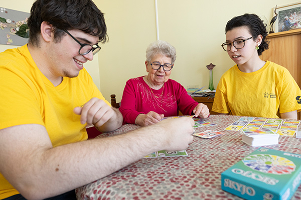 Intervention de jeunes en service civique au domicile d'une personne &acirc;g&eacute;e isol&eacute;e &agrave; Angers.