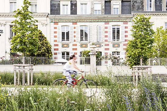 Photo de l&#039;all&eacute;e Jeanne-d&#039;Arc v&eacute;g&eacute;talis&eacute;e &agrave; Angers.