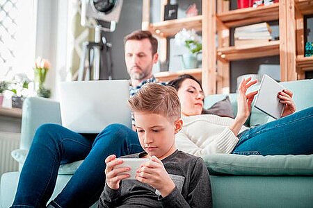 La technoférence, ou comment gérer les écrans dans la famille