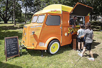 Le Sport Truck reprend la route pour un &eacute;t&eacute; d&rsquo;animation sportive dans les quartiers