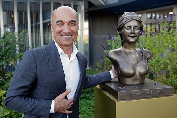 Œuvre de Ghass Rouzkosh, une Marianne inaugurée sur le parvis de la mairie