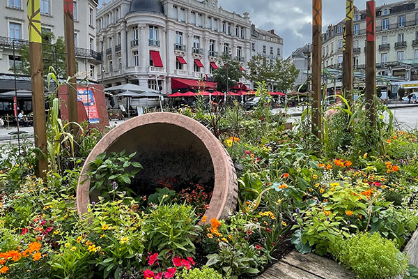 Un jardin paradisiaque s’installe place du Ralliement