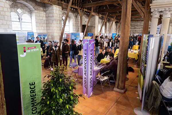 Du CV au job dating: comment trouver un job d&rsquo;&eacute;t&eacute;